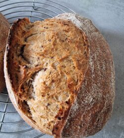 Dinkelmischbrot mit Leinsamen