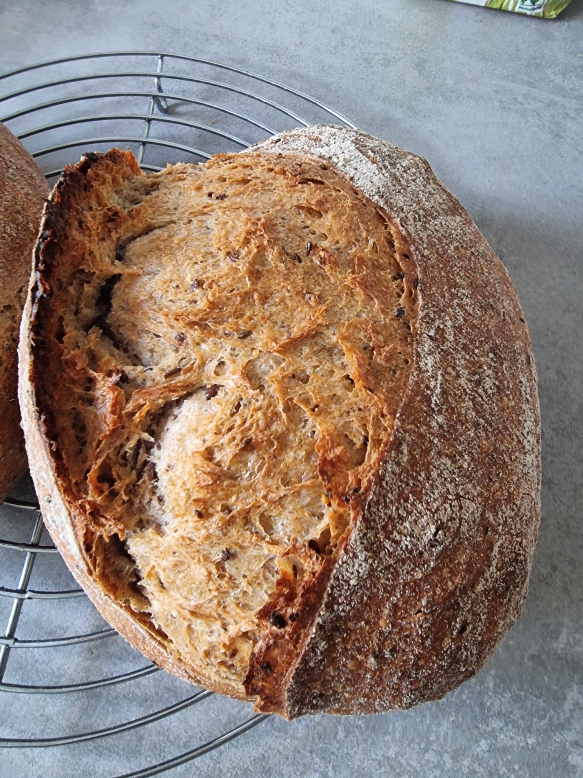 Dinkelmischbrot mit Leinsamen