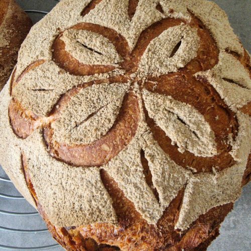 Kräftiges Landbrot mit Molke und Lievito Madre