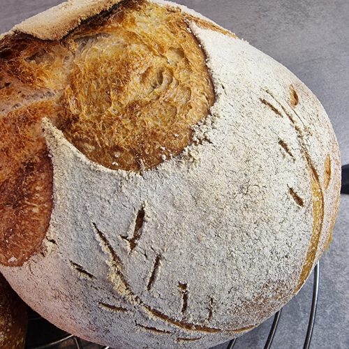 Kräftiges Landbrot mit Molke und Lievito Madre